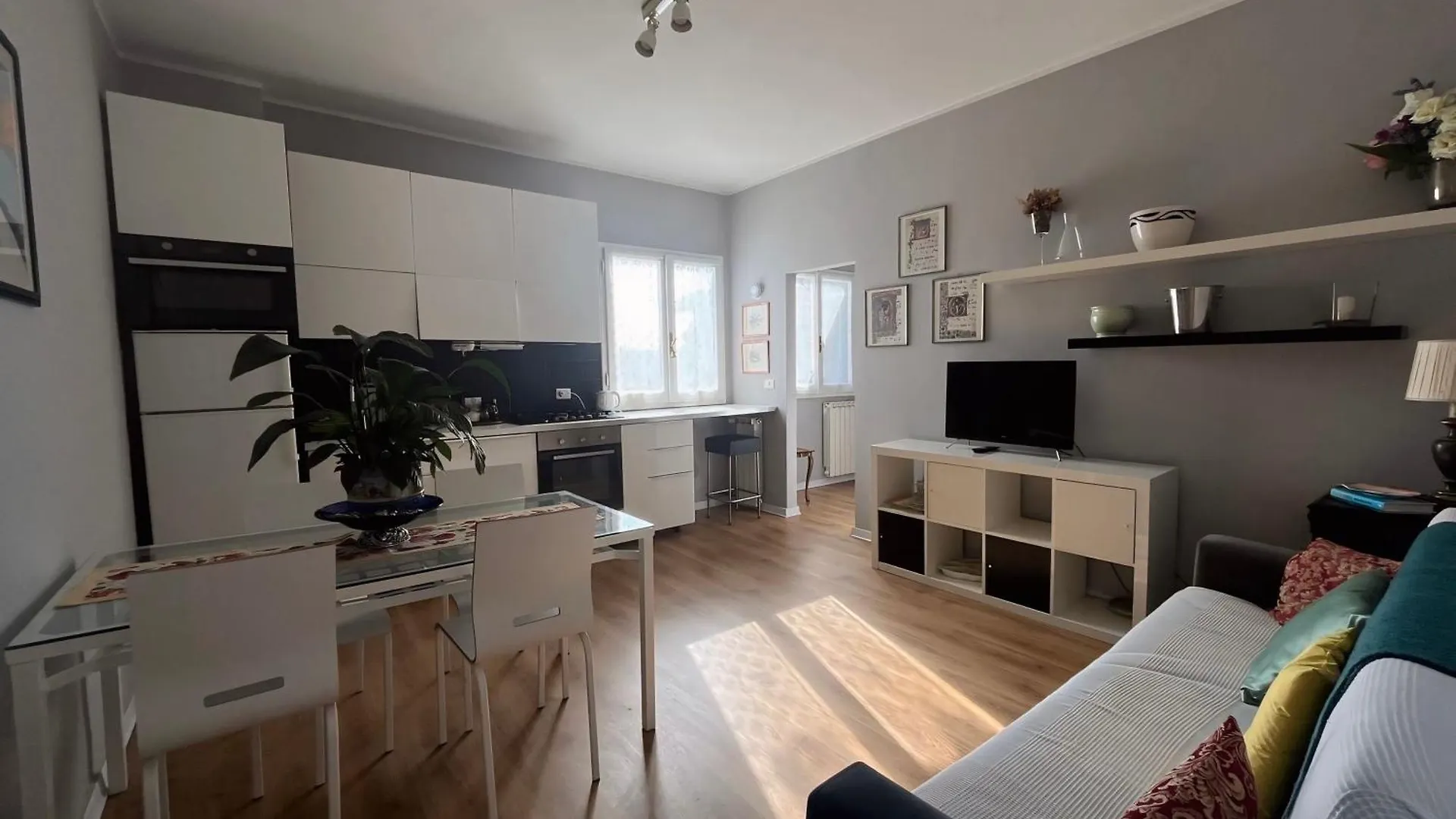Historic Florence Apartment With Duomo View