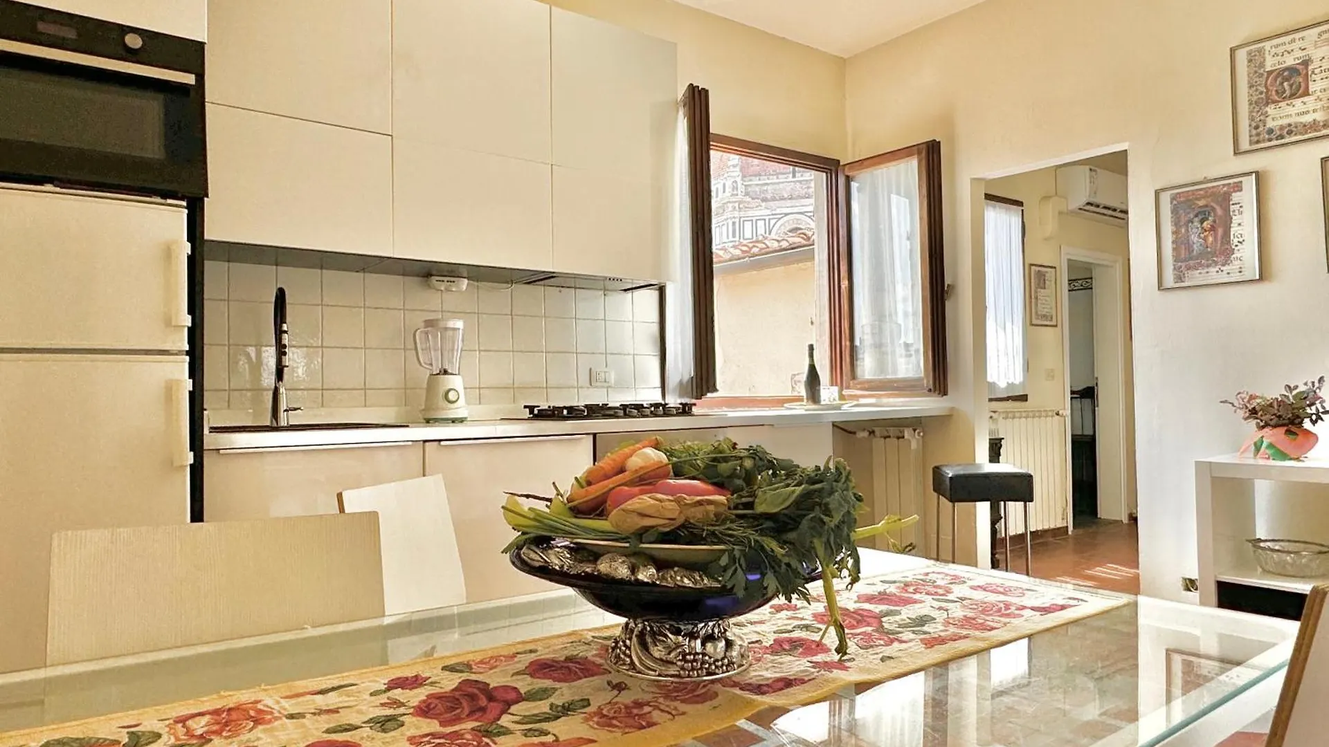 Historic Florence Apartment With Duomo View