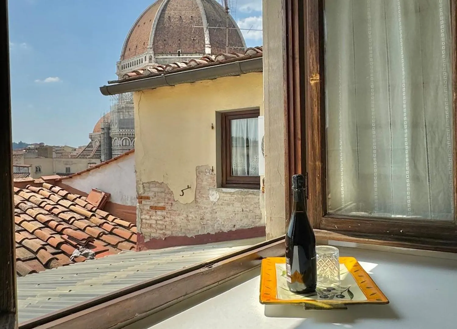 Historic Florence Apartment With Duomo View